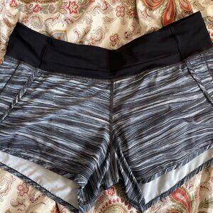 Lululemon Run Times 4" Inseam Short Low Tide Alpine White Black Size 10 EUC!!!